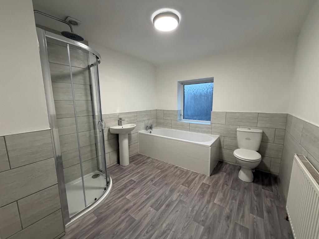 Property photo 3 of 9 Bathroom