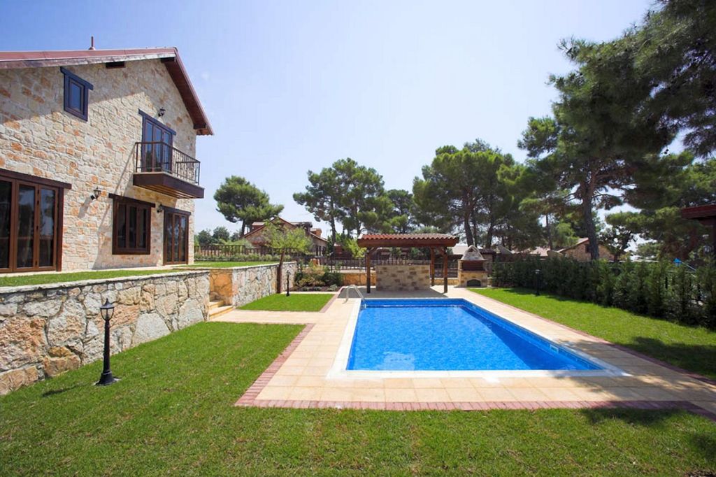 Property photo 2 of 4