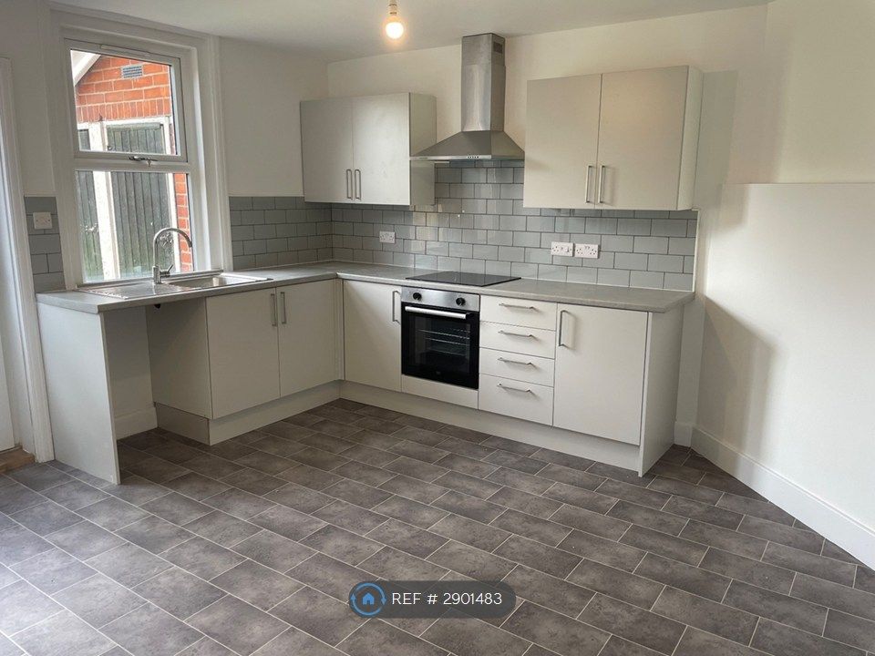 Property photo 2 of 19 Kitchen