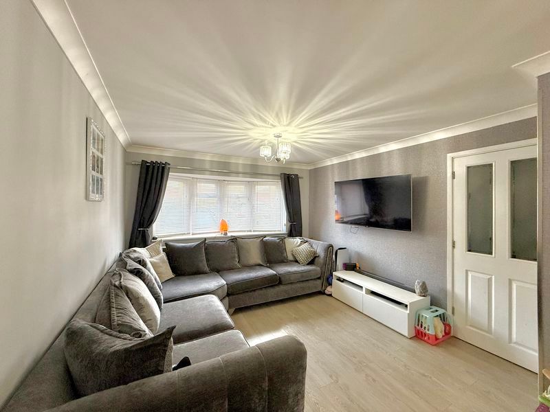 Property photo 3 of 15 Lounge