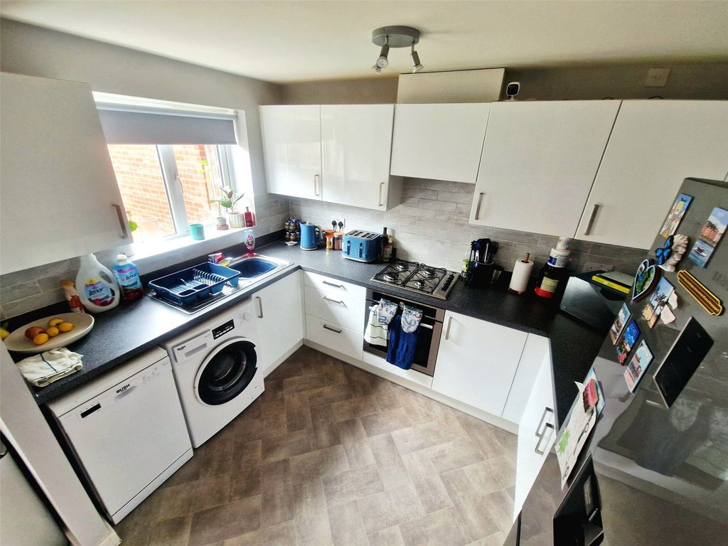 Property photo 2 of 23 Picture No. 32