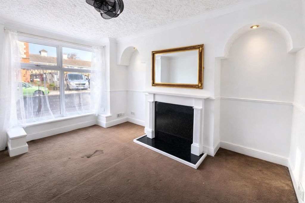 Property photo 3 of 10 Living Room