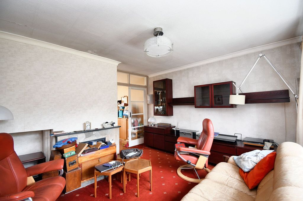 Property photo 2 of 18