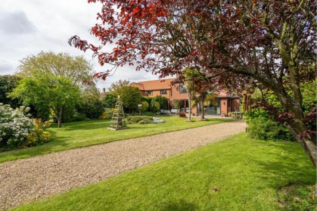 Property photo 2 of 37