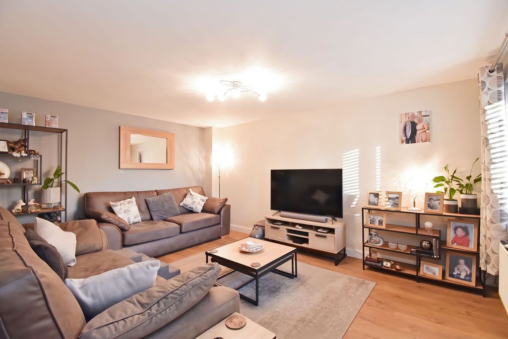 Property photo 3 of 28