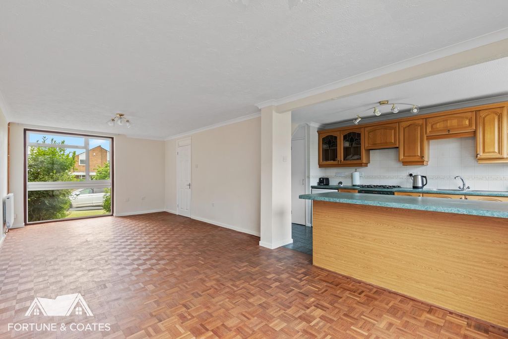Property photo 2 of 25 Paddockmead_14.Jpg