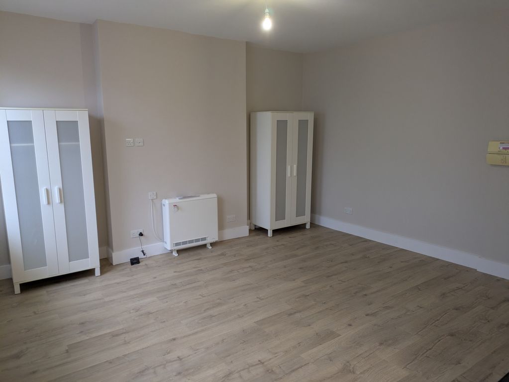 Property photo 3 of 8 Photo 9