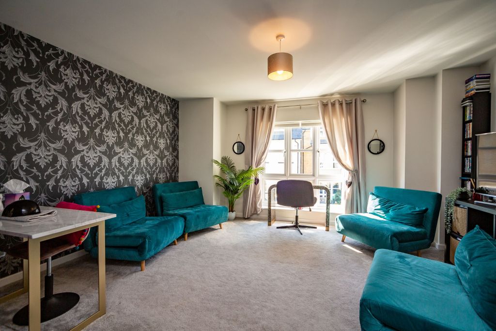 Property photo 2 of 19