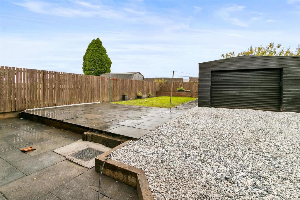Property photo 2 of 25