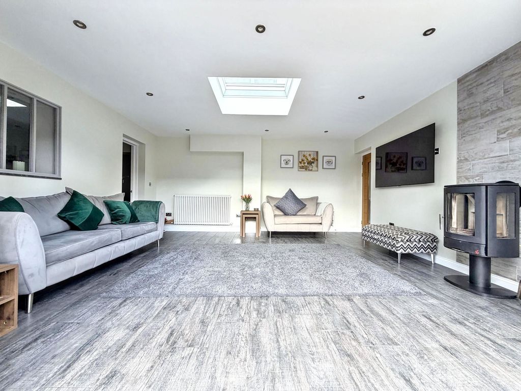 Property photo 3 of 36