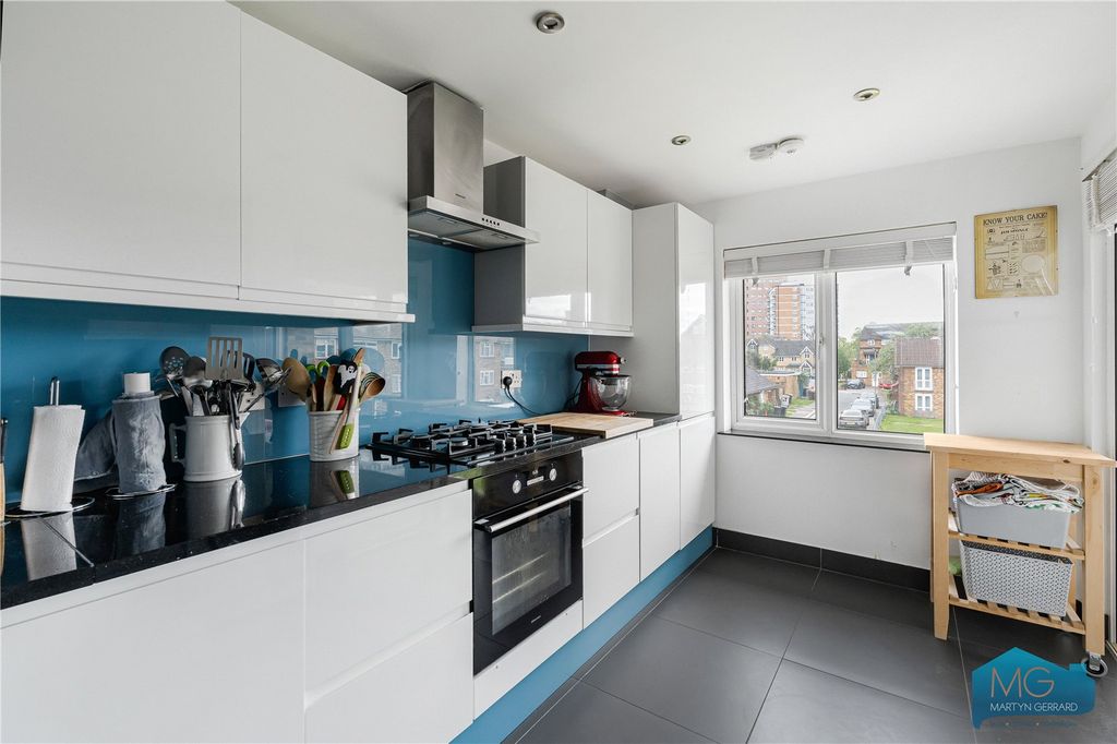 Property photo 2 of 17 Picture No. 16