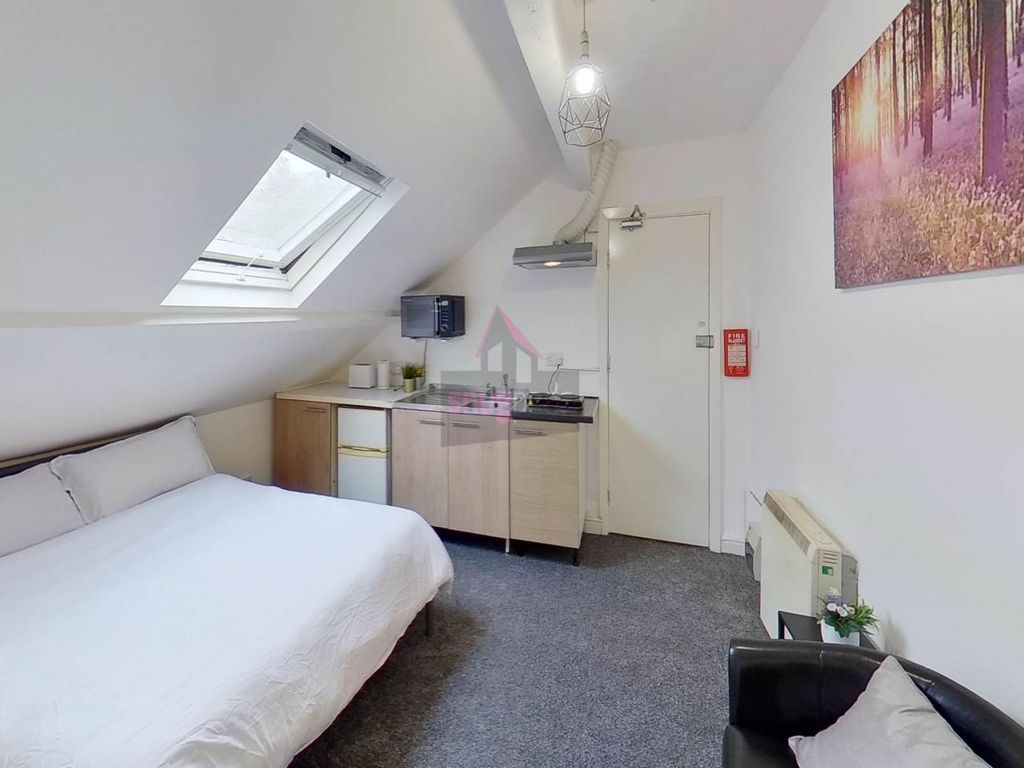 Property photo 3 of 7 R8c