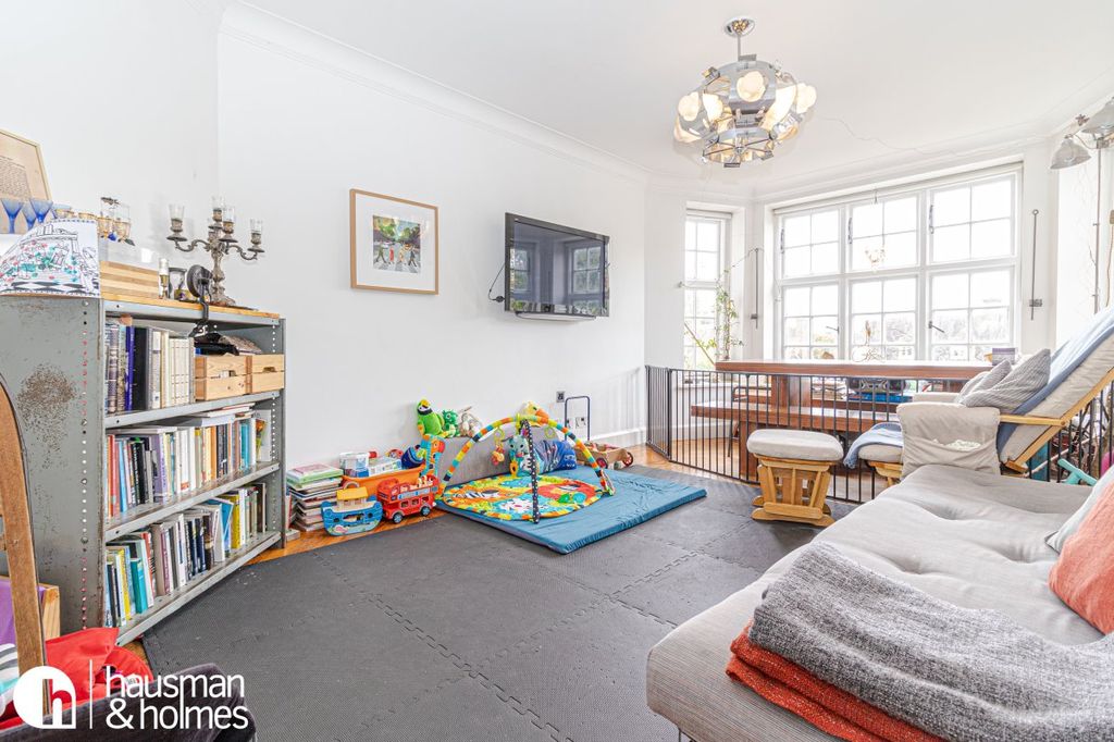 Property photo 3 of 17