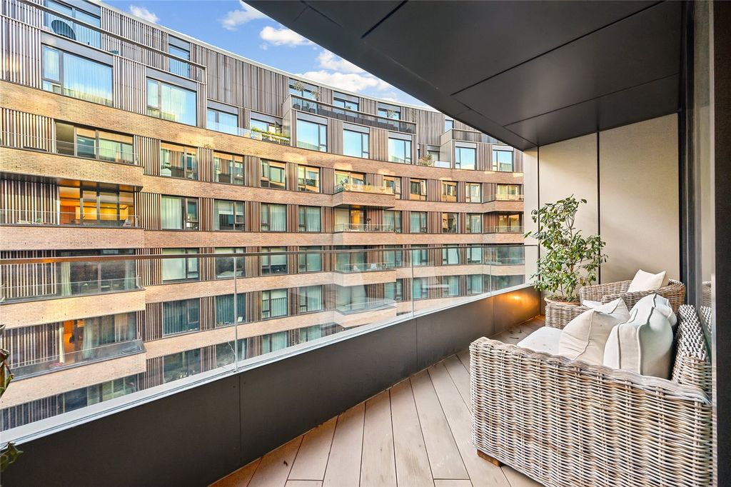 Property photo 2 of 16 Balcony