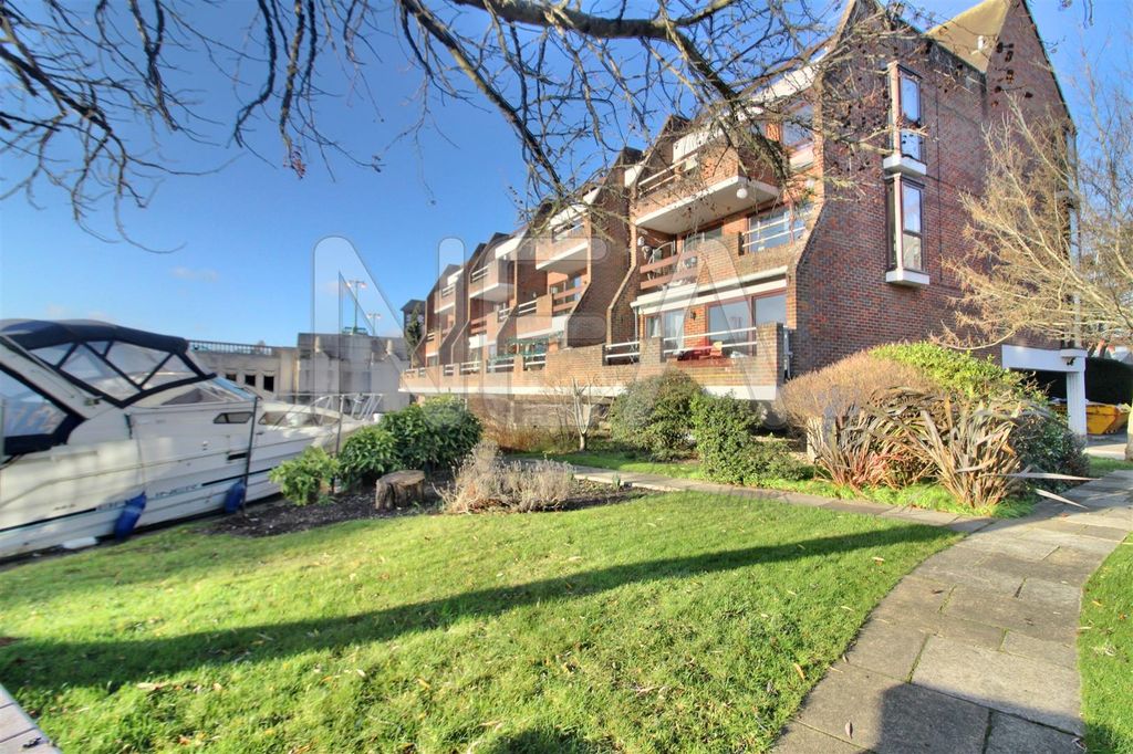 Property photo 1 of 25 Exterior