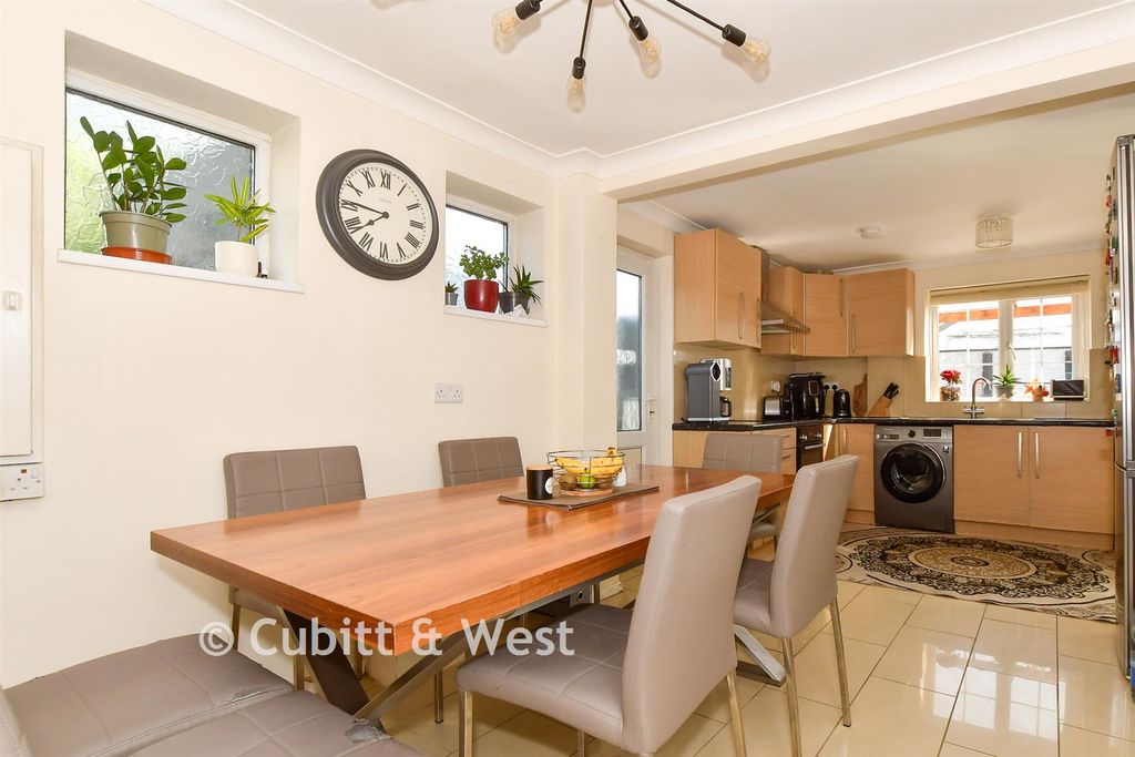 Property photo 3 of 17 Dining Area