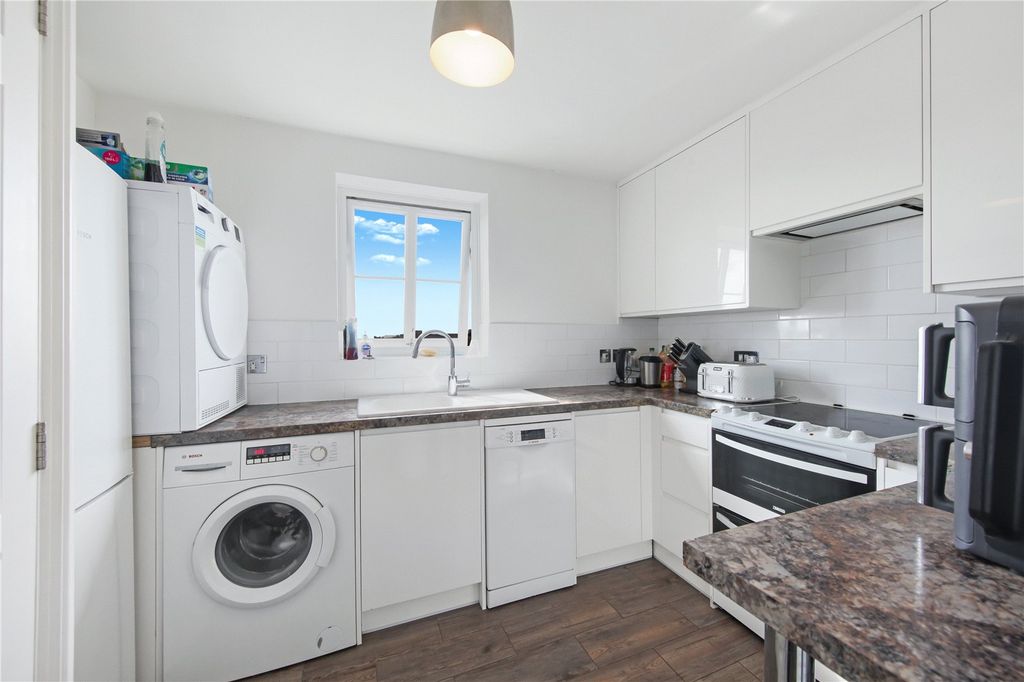 Property photo 2 of 15 Picture No. 21