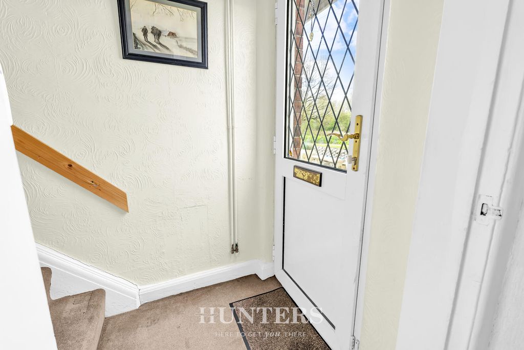 Property photo 2 of 19 Hallway