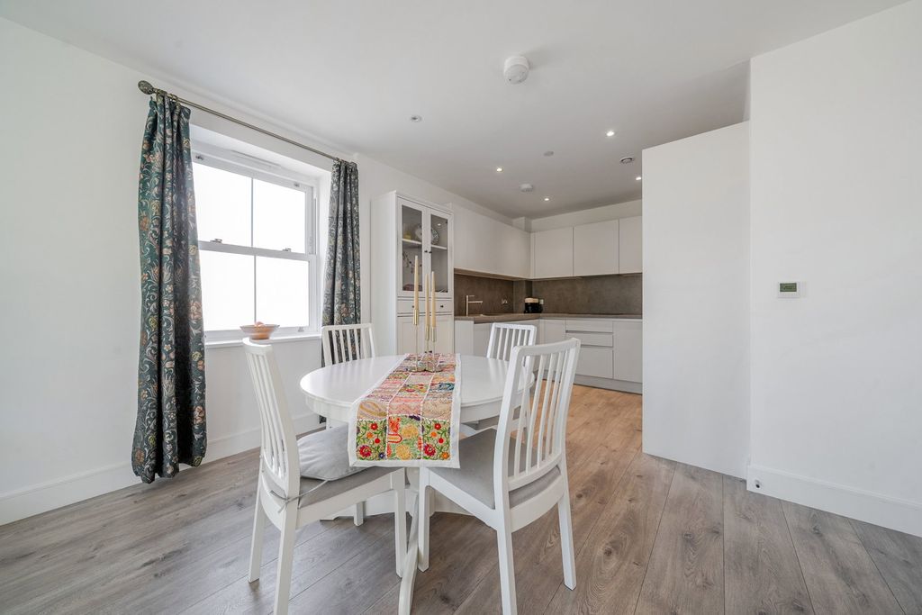 Additional image 8 of 2 bed flat for saleAtkinson House, 3 Eden Place, Oxted RH8