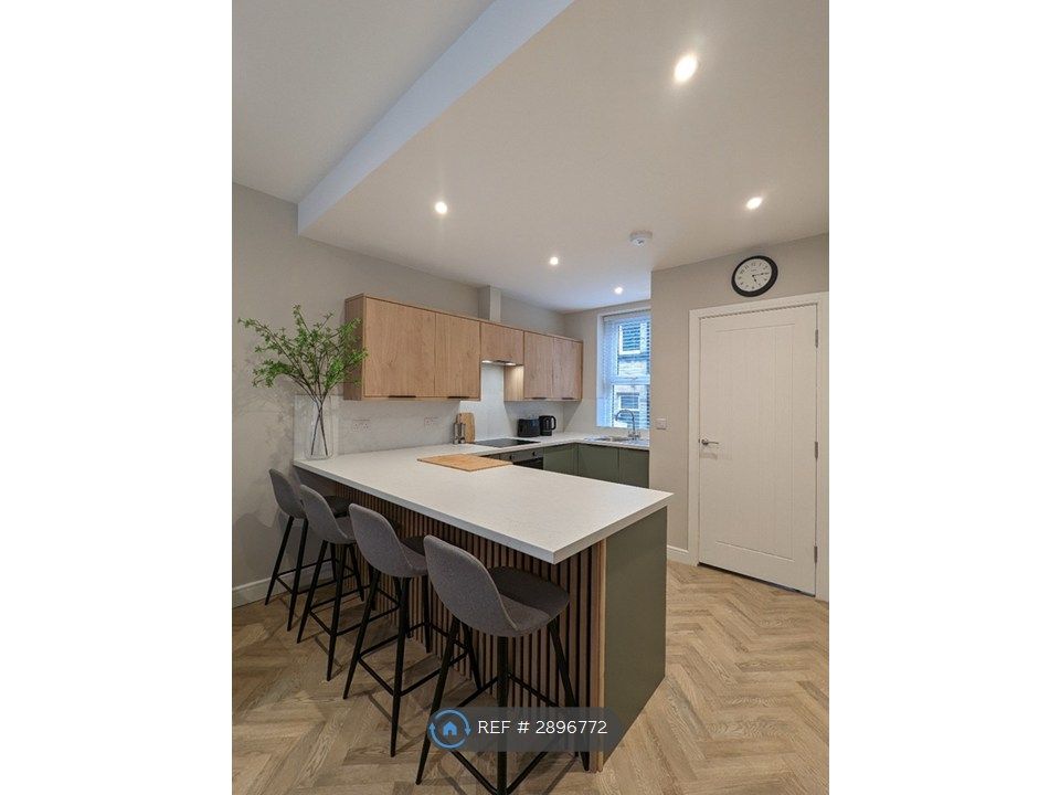 Property photo 2 of 14 Kitchen