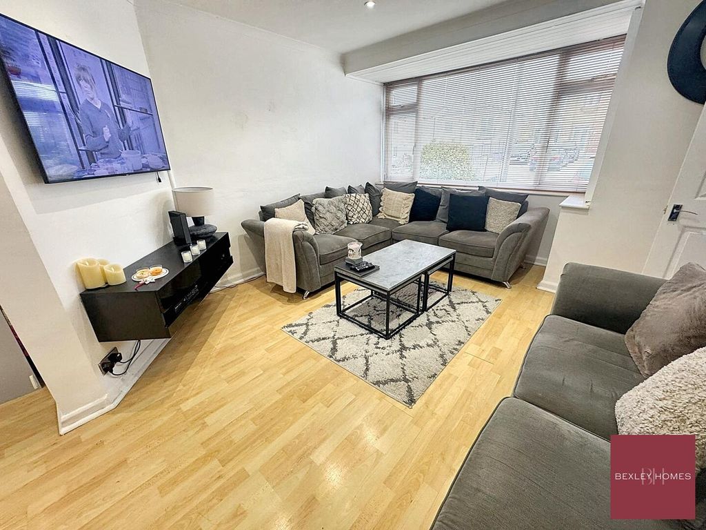 Property photo 3 of 18 Living Room