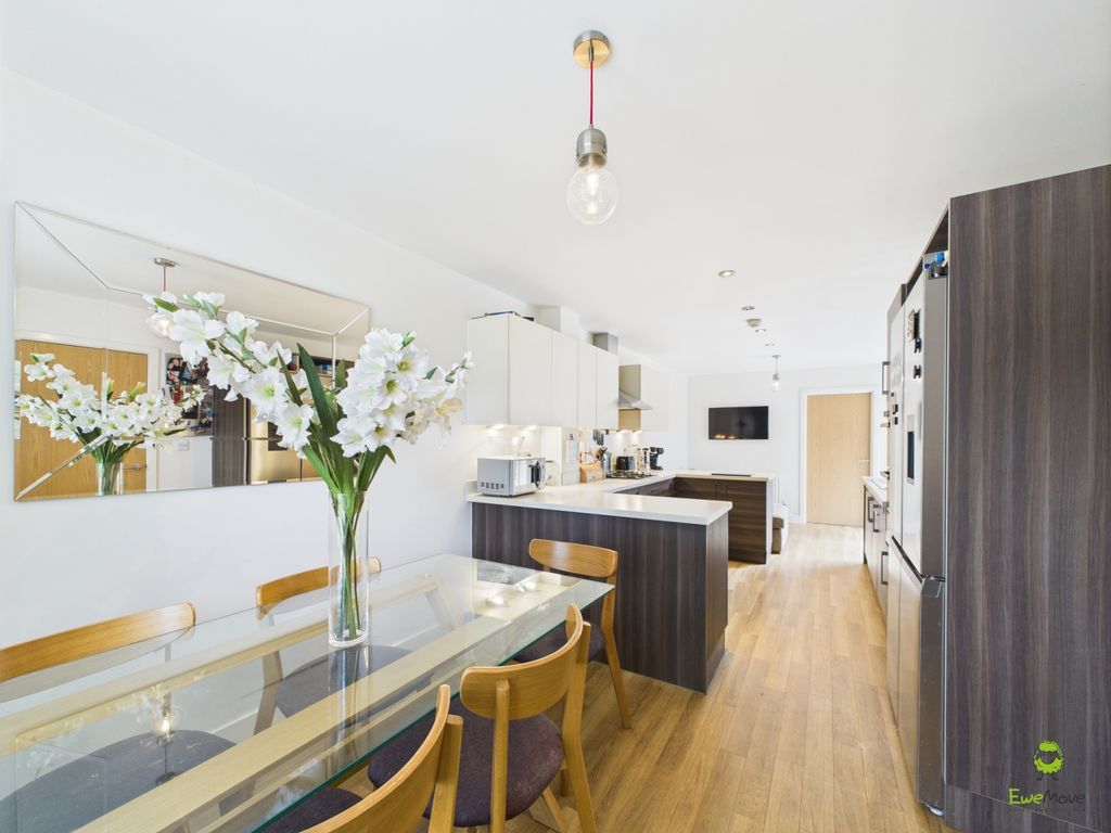 Property photo 2 of 18 Kitchen Diner Family Room James Hillier Ewemove Be