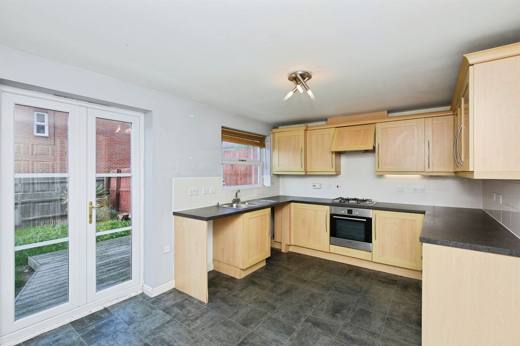 Property photo 2 of 21