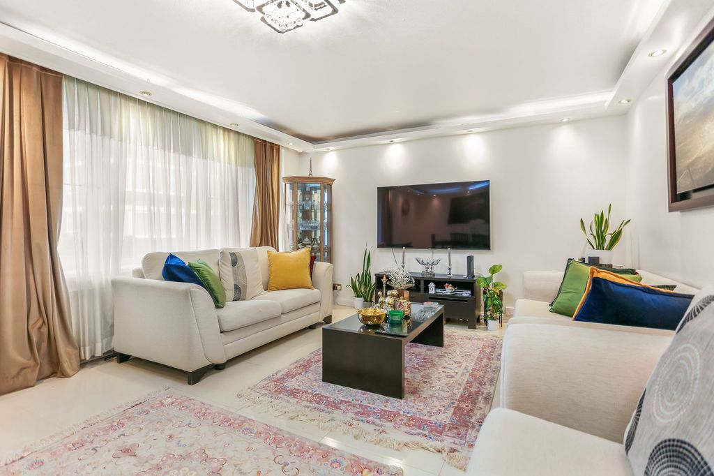 Property photo 2 of 26