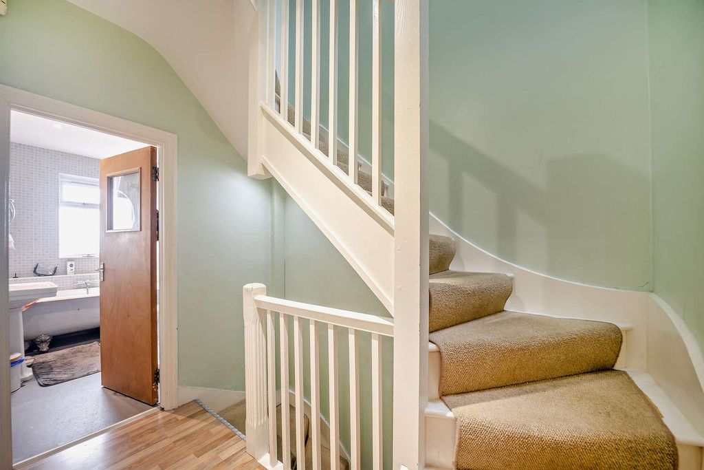 Property photo 2 of 27