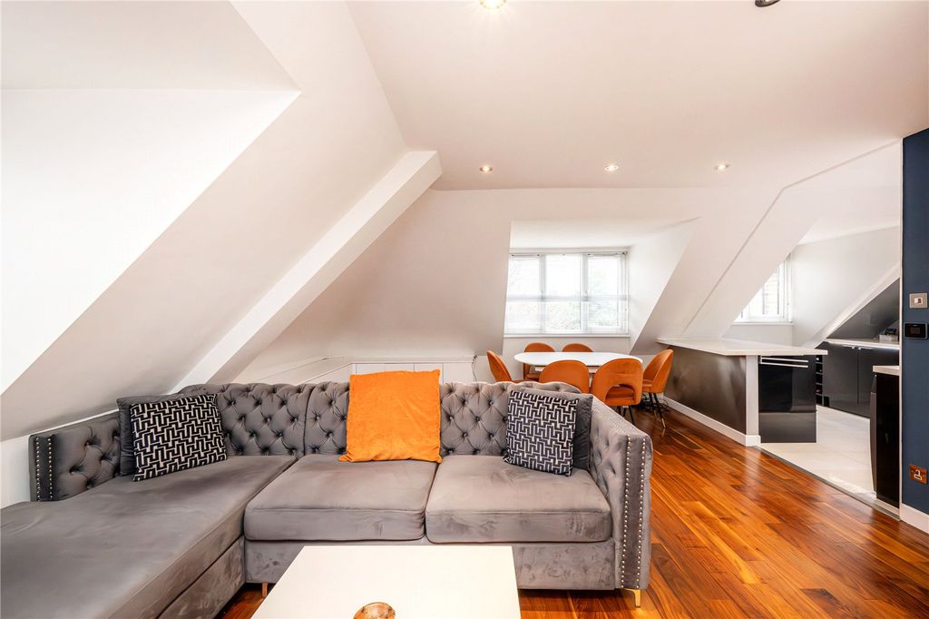 Property photo 3 of 21 Picture No. 12