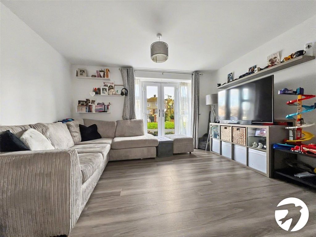 Property photo 2 of 10 Lounge