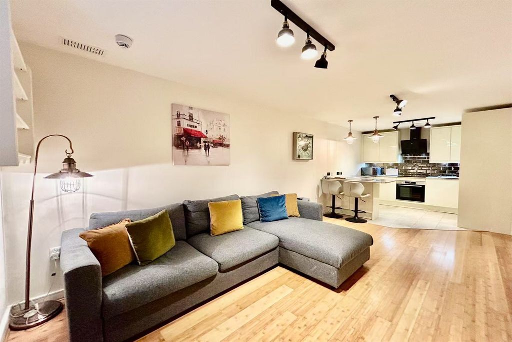 Property photo 1 of 11 (Main)