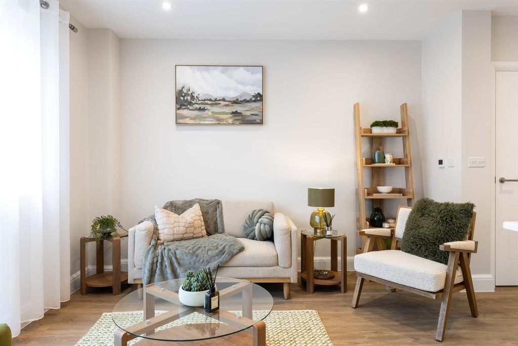 Property photo 3 of 11 3 Mclaren Court, 1 Cobham Road, Kt22  9Au-34.Jpg