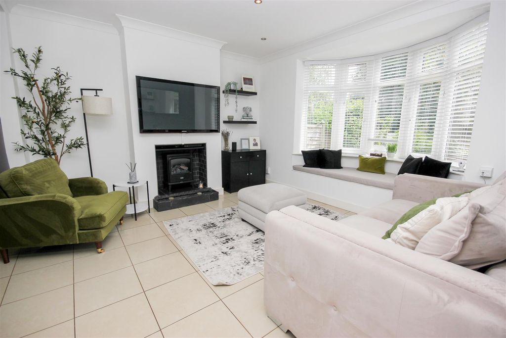 Property photo 2 of 18 Living 2.Jpg
