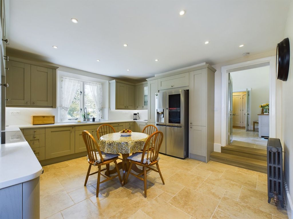 Property photo 2 of 34