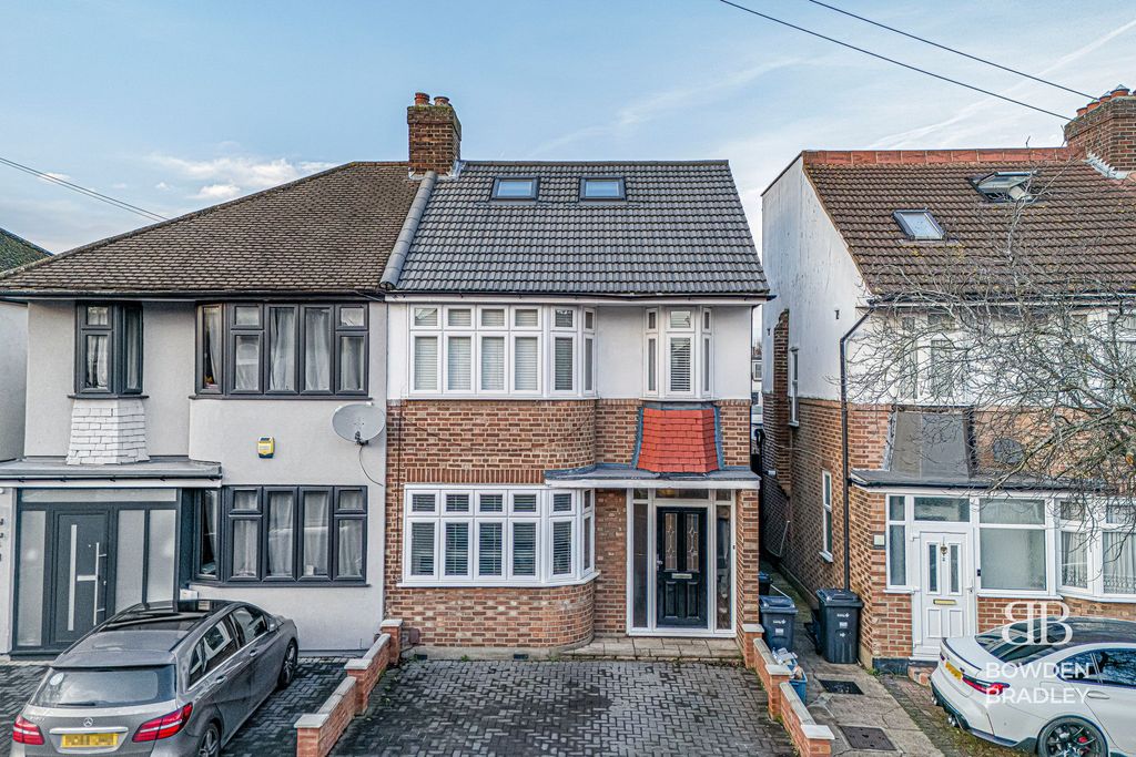 Property photo 2 of 25