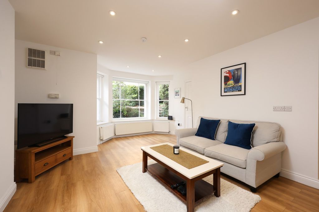 Property photo 1 of 11 Sitting Room
