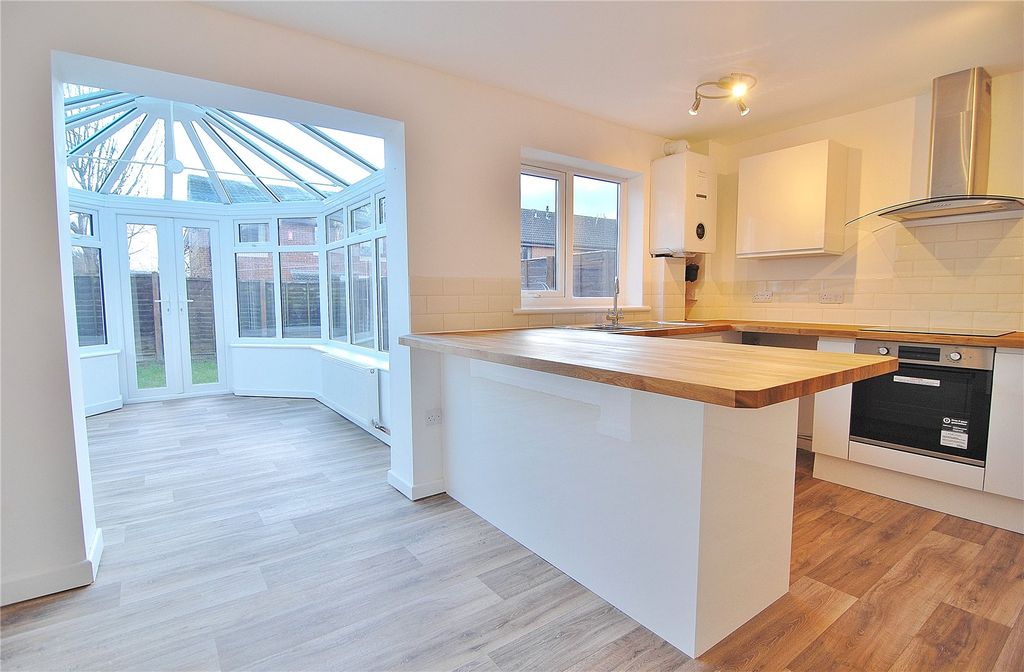Property photo 2 of 15 Picture No. 12