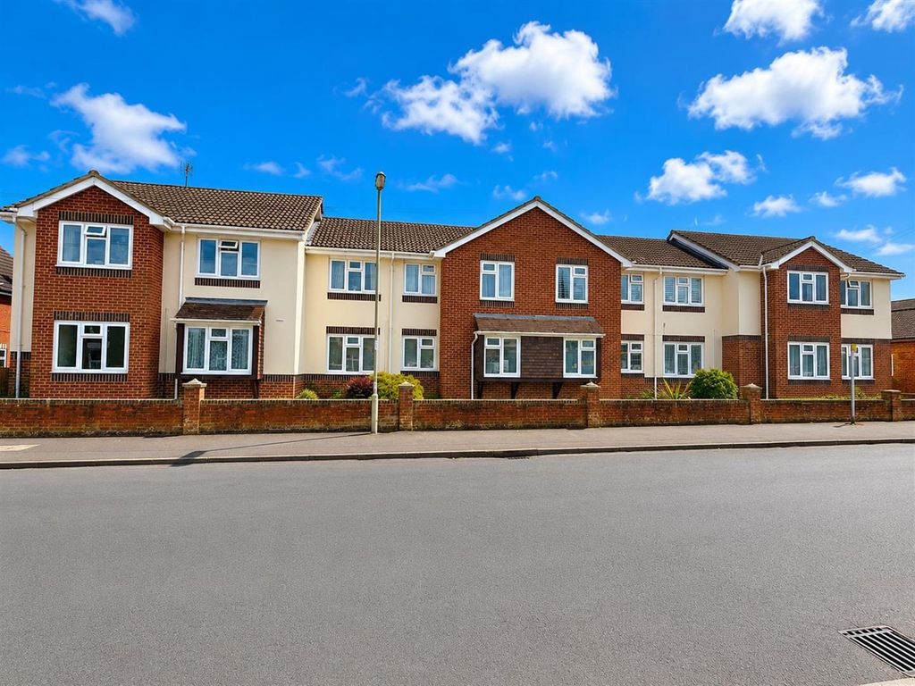 Property photo 1 of 16 Clare Court