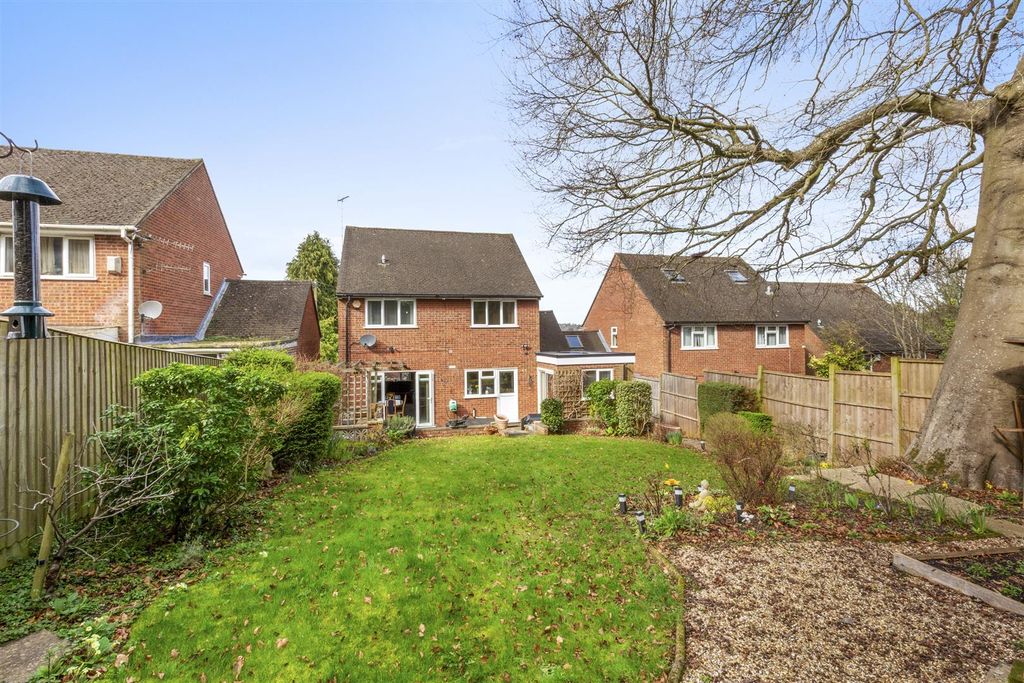 Property photo 2 of 15 3 Sabina Close, Hp12 3Hf-13.Jpg