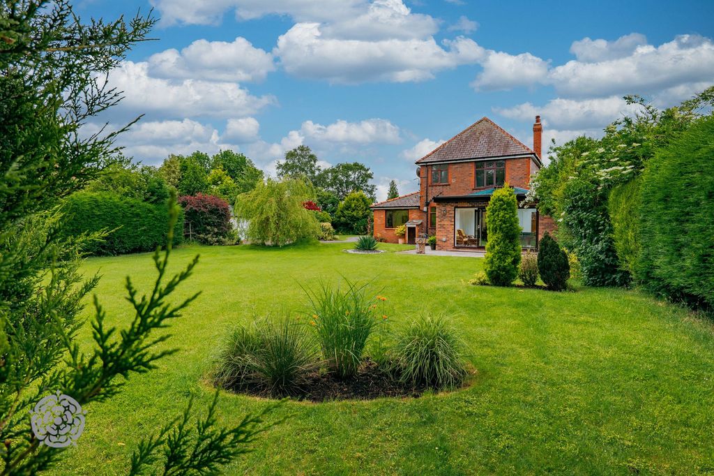 Property photo 2 of 39