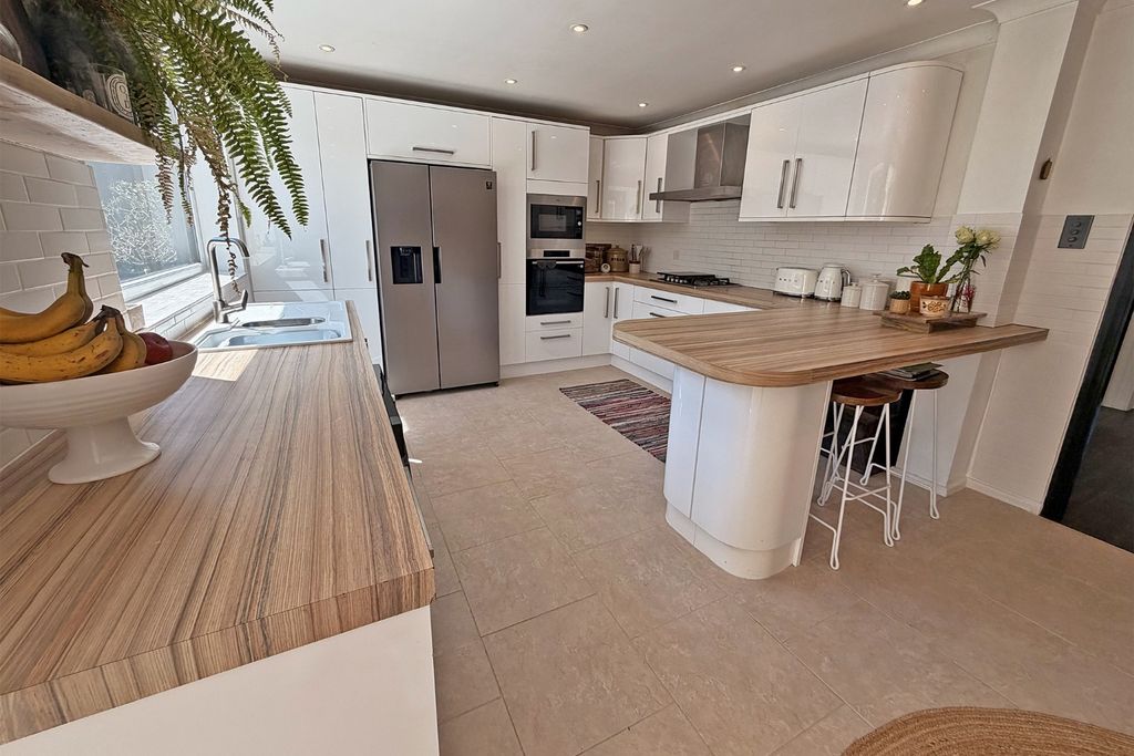 Property photo 3 of 14 5123967