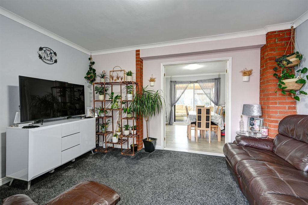 Property photo 2 of 15 Lounge 2.Jpg