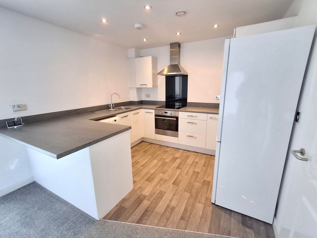 Property photo 3 of 8 Kitchen