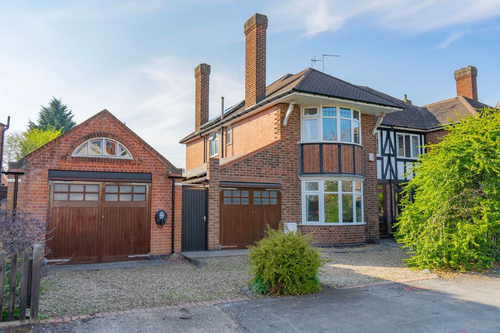 Property photo 1 of 34