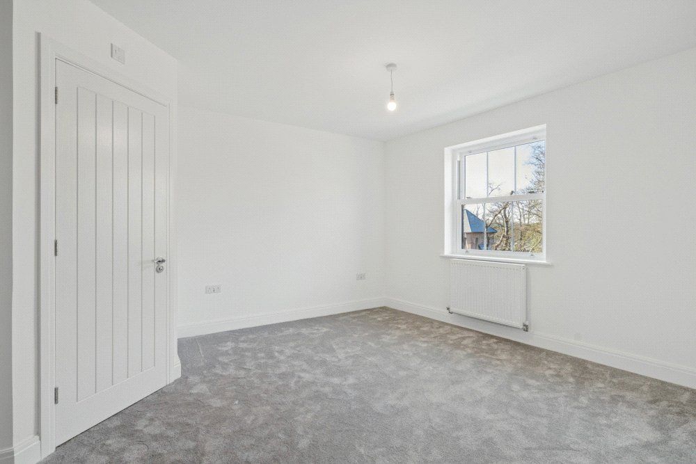 Property photo 3 of 12 Main Bedroom