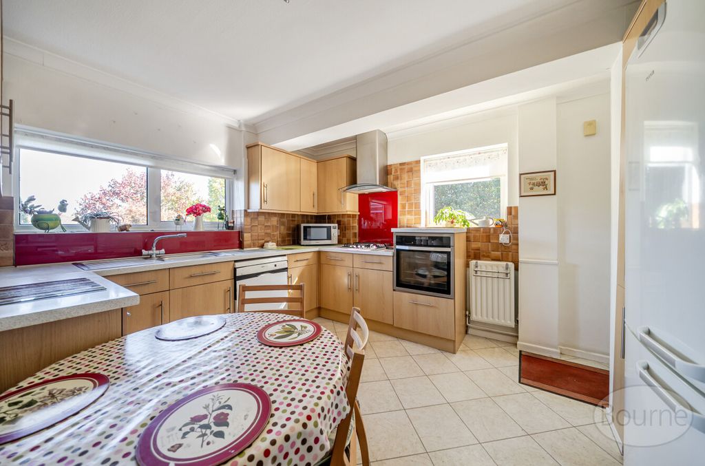 Property photo 2 of 15 09274219-F06E-495...