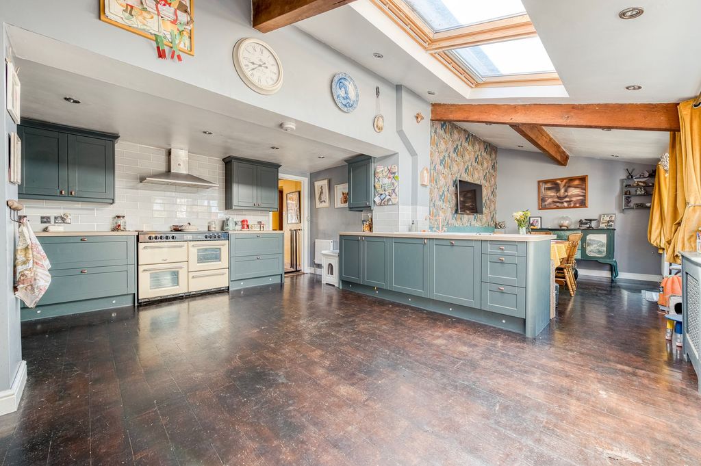 Property photo 2 of 30
