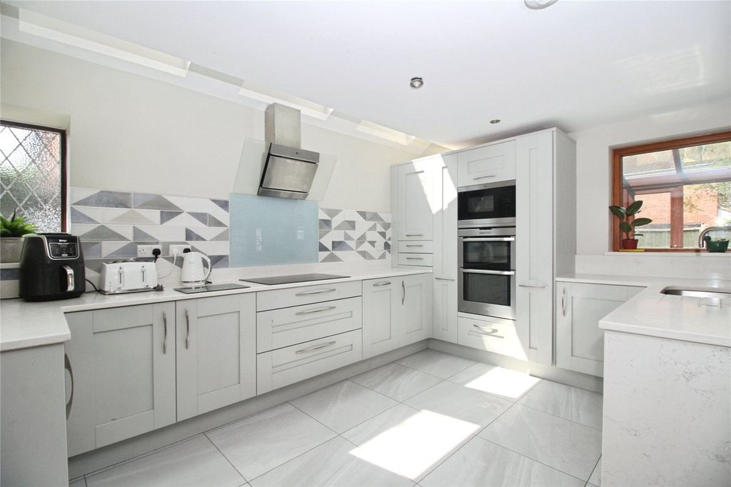 Property photo 2 of 21 Living Kitchen