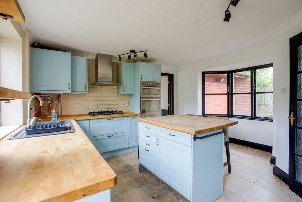 Property photo 2 of 16